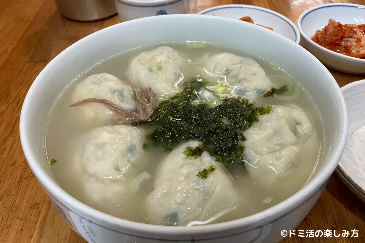 仁寺洞にあるカフェ「伝統茶院」の目の前にあるマンドゥ屋さん「開城ギョーザ」で食べたマンドゥの写真