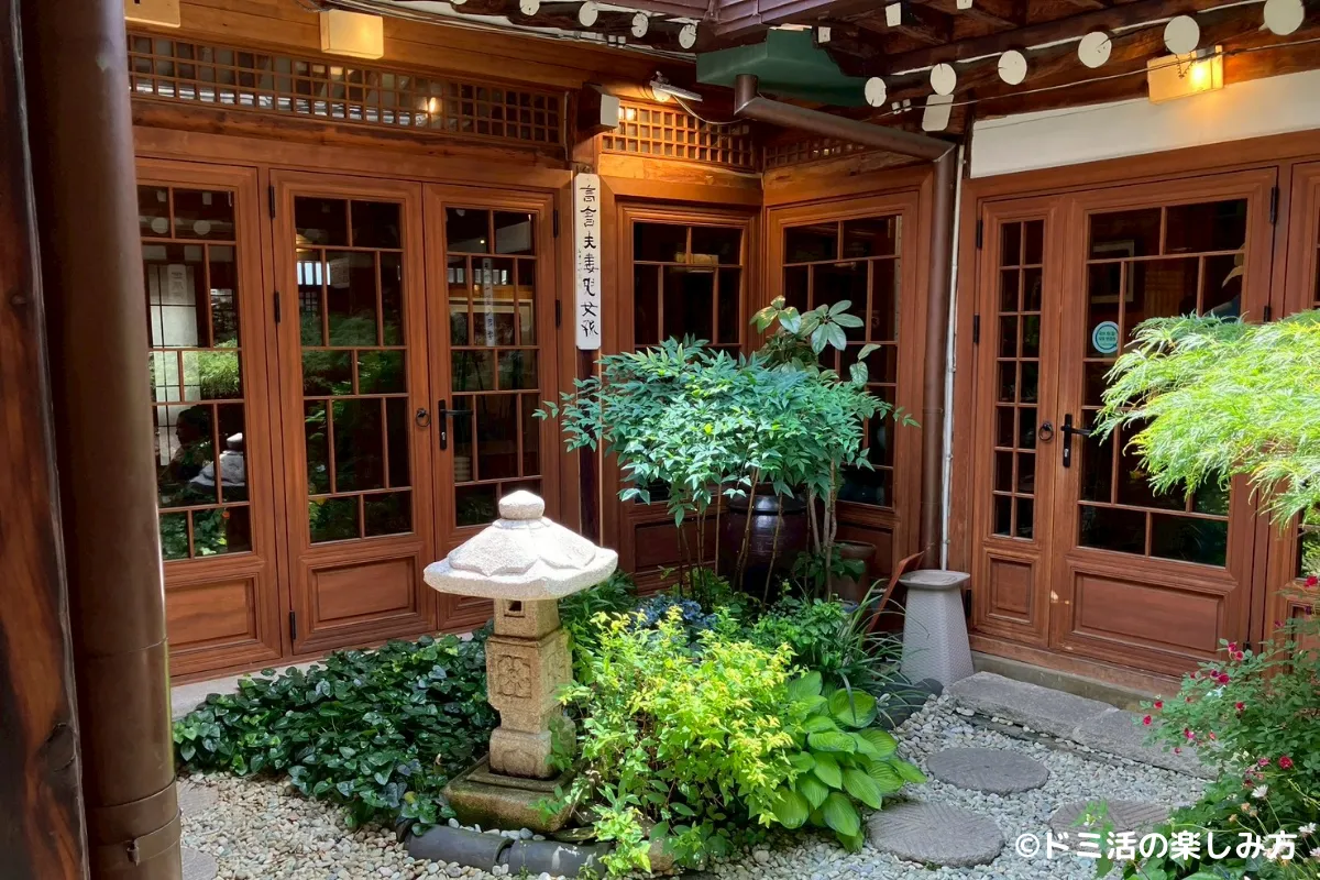 仁寺洞にあるカフェ「ナムセ茶屋」の中庭の写真（1枚目）