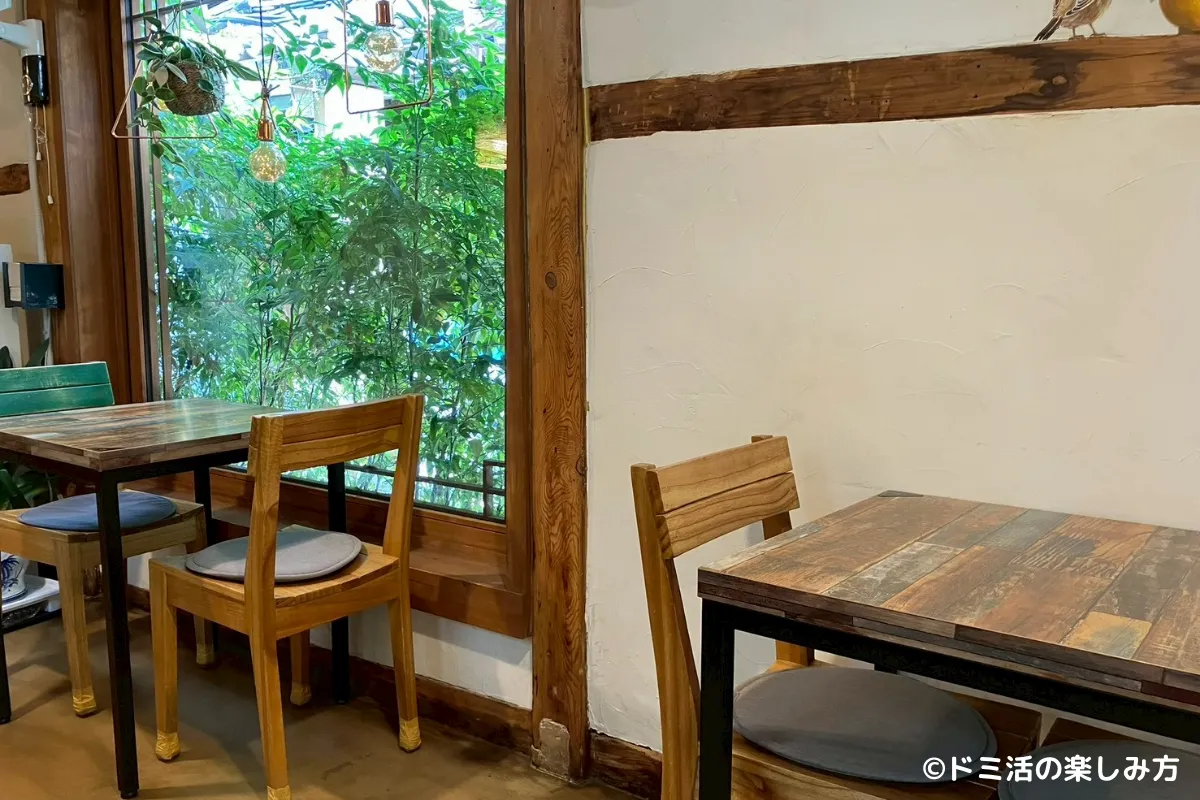 仁寺洞にあるカフェ「ナムセ茶屋」の座席の写真