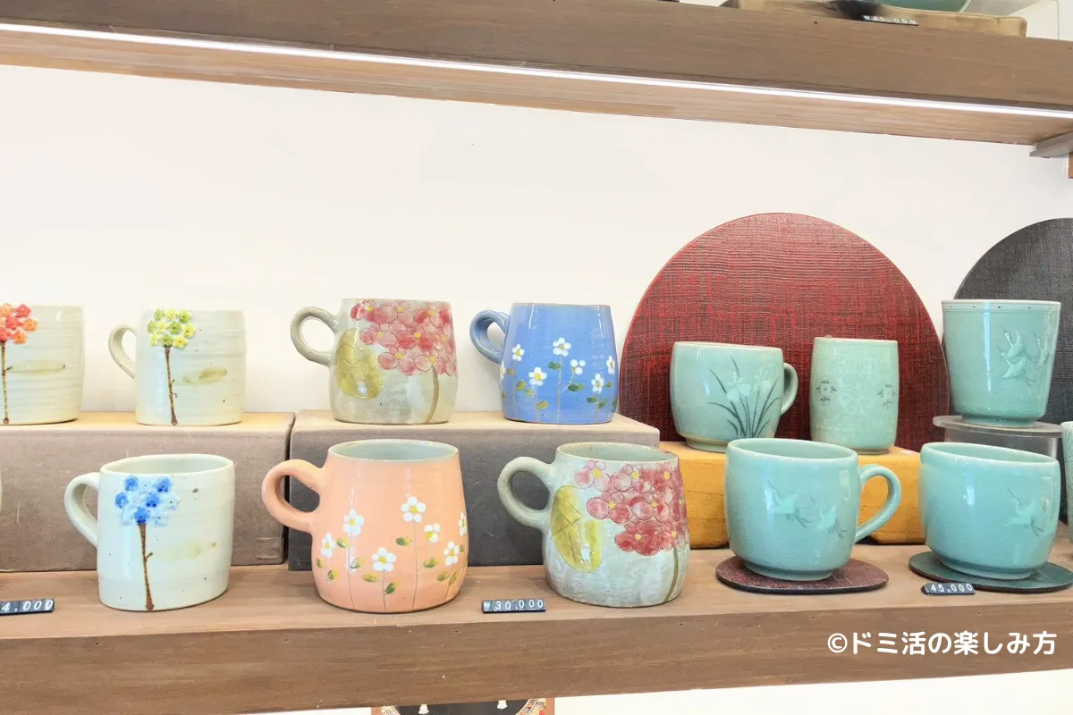 仁寺洞の路面店で売っている陶器の写真