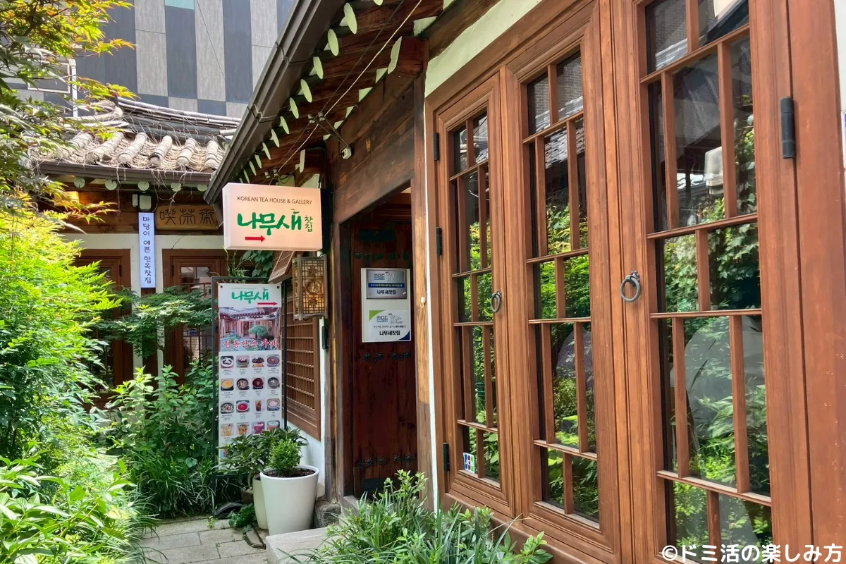 仁寺洞エリアにあるカフェの外観の写真