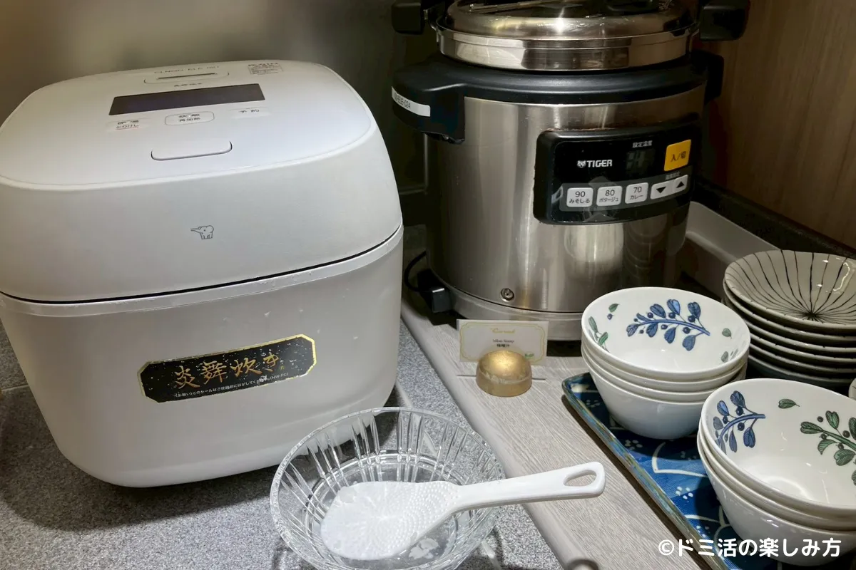 セントレアのコーラルラウンジ楓の炊飯器と味噌汁の写真