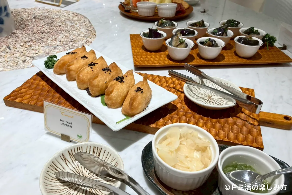 セントレアのコーラルラウンジ鶯内のカウンターにあるエリンギと豆腐の照り焼きのカナッペの写真