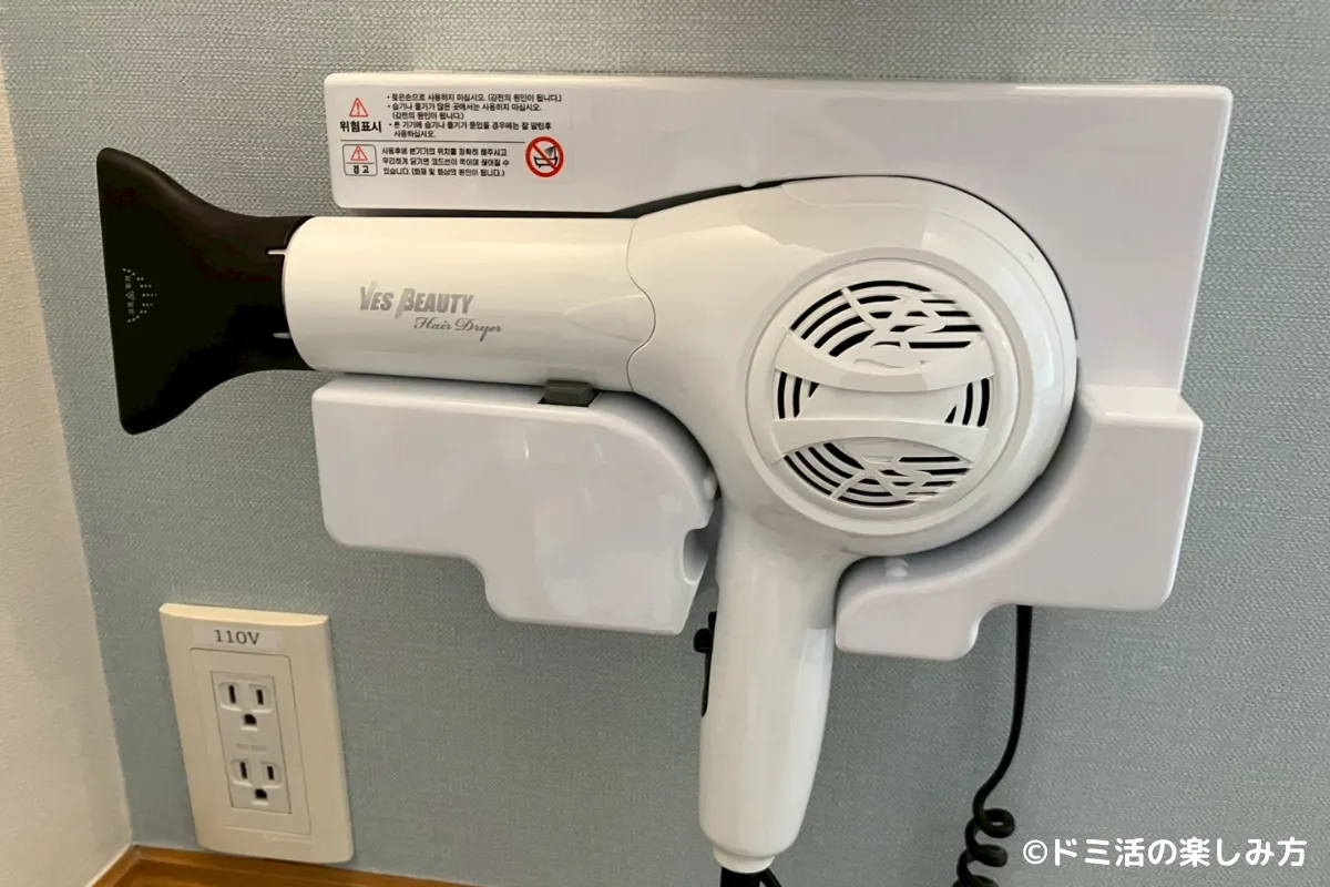 東横イン ソウル東大門1の客室内のドライヤーの写真