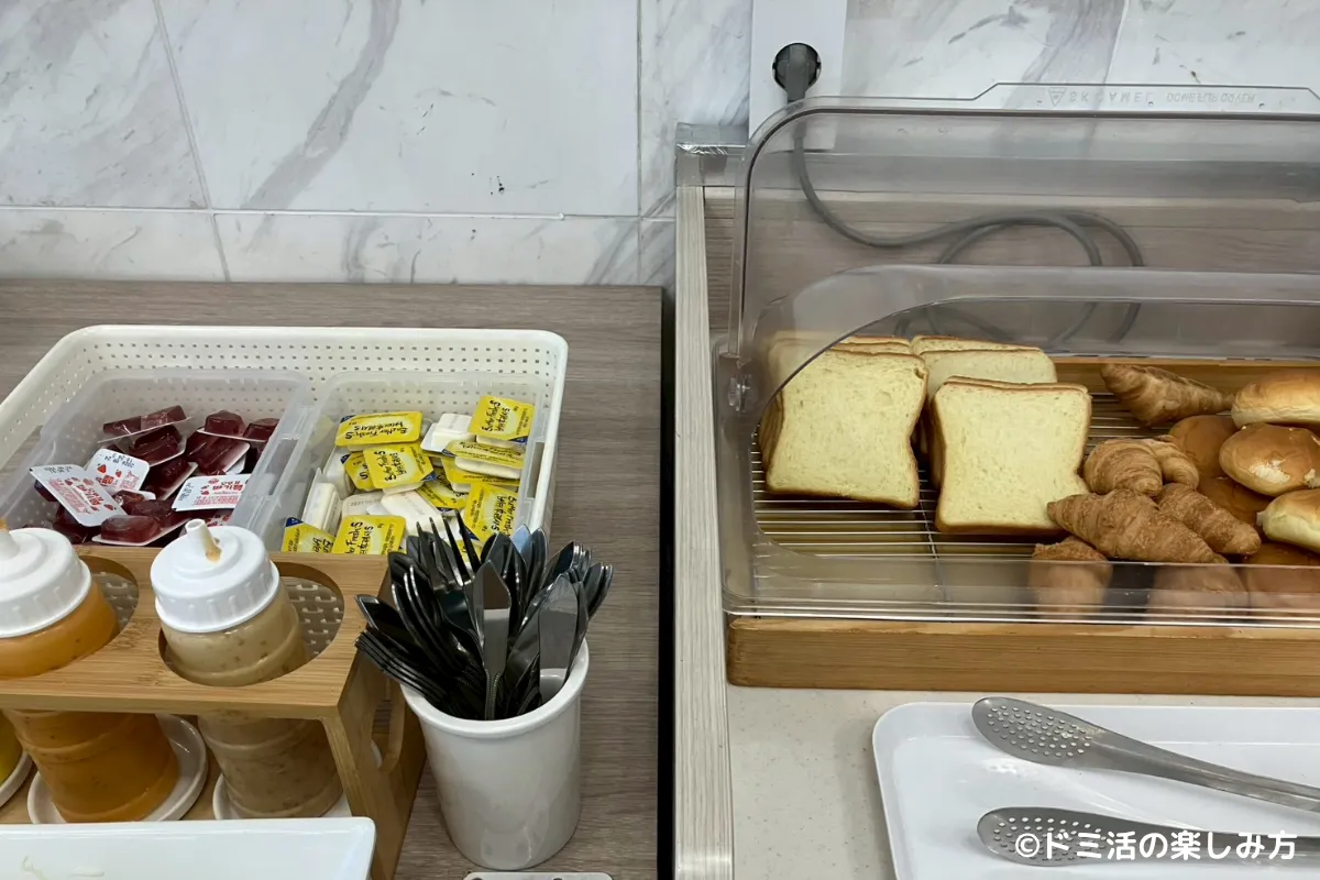 東横イン ソウル東大門1の朝食のパン類の写真