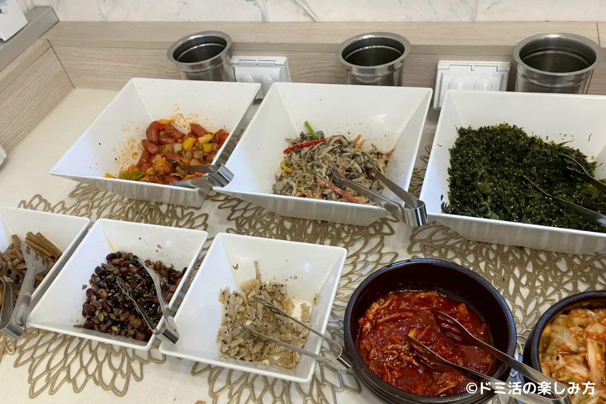 東横イン ソウル東大門1の朝食のキムチや韓国のり等の写真