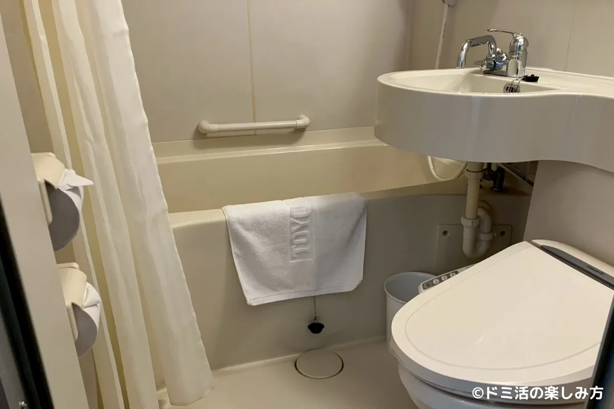 東横イン ソウル東大門1の客室内のトイレとバスルームの写真