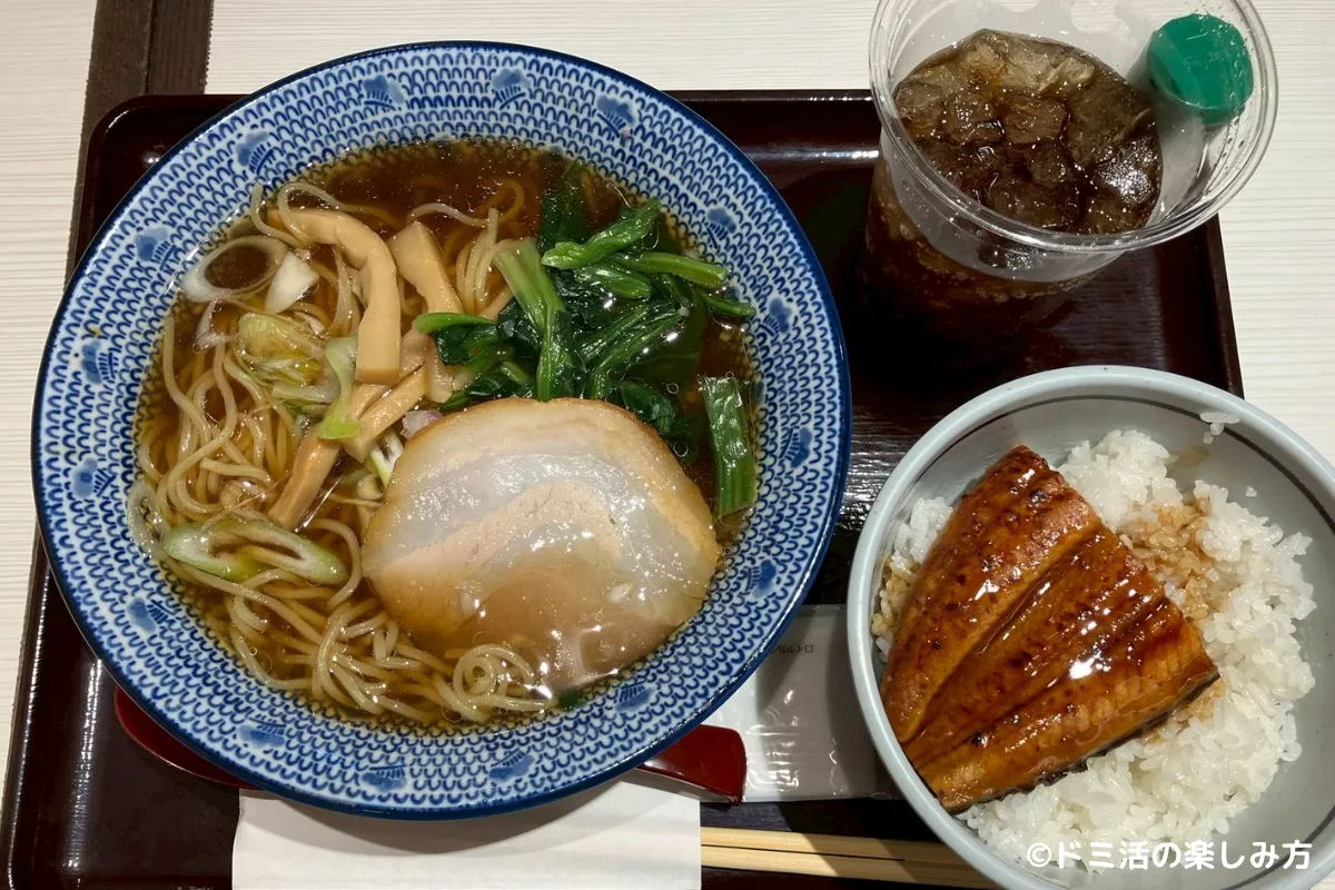 海膳空膳 中部国際空港店で食べたご飯のミニうな丼と醤油ラーメンの写真