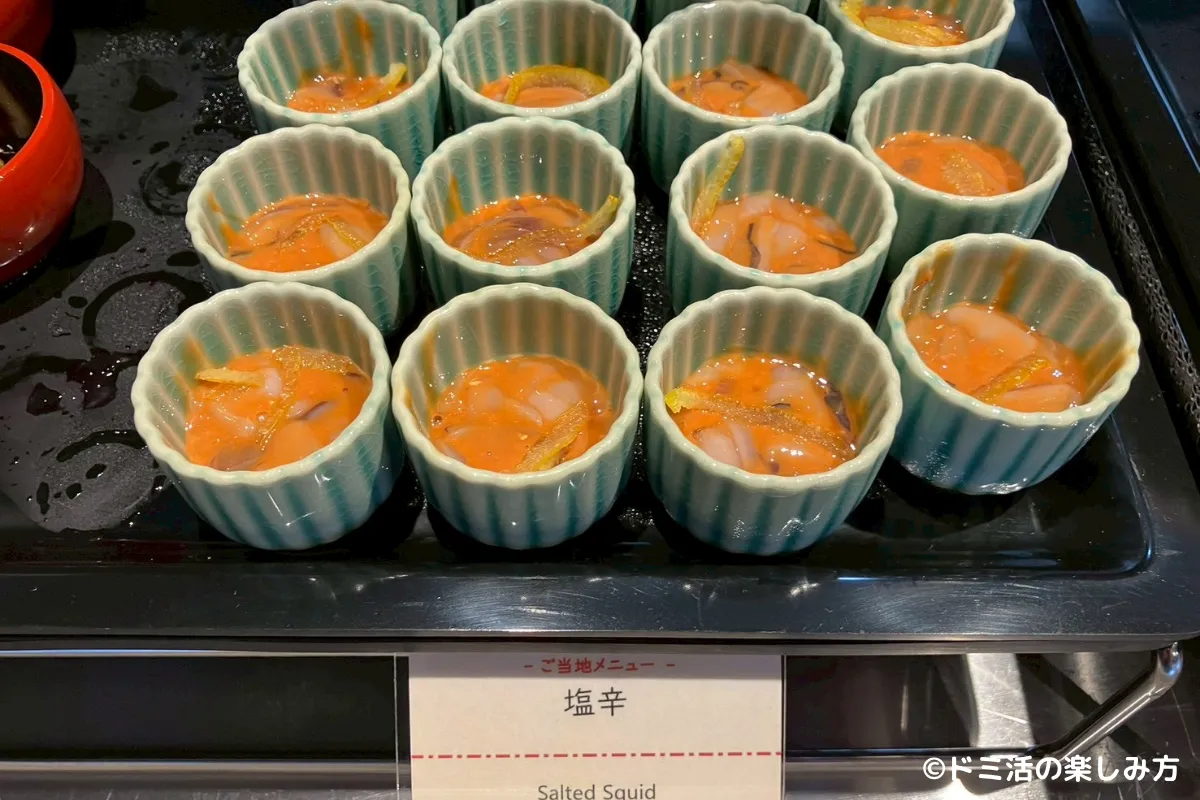 ドーミーイン千歳の朝食の小鉢のご当地メニュー(イカの塩辛)の写真