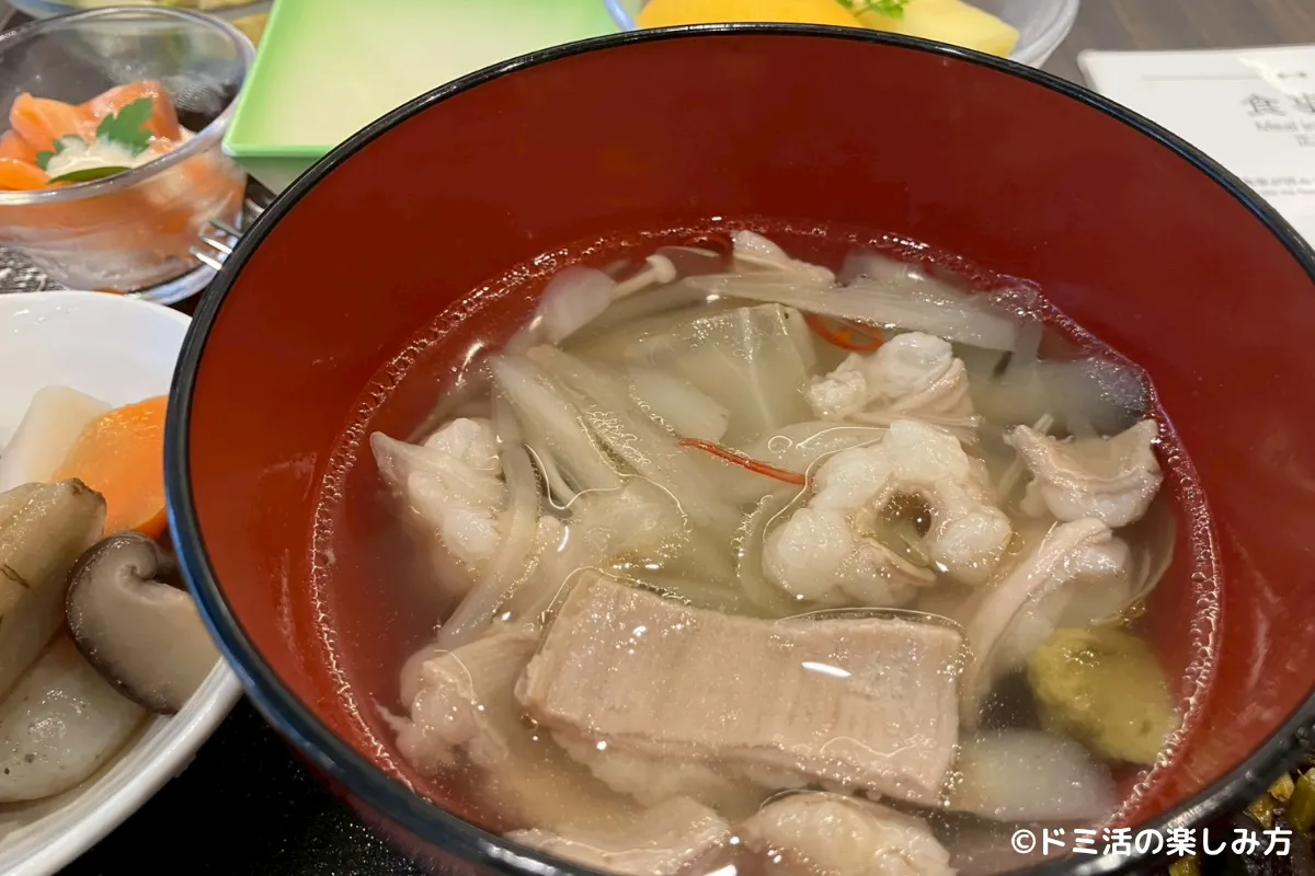 ドーミーインPREMIUM博多・キャナルシティ前の朝食バイキングで食べたもつ鍋の写真