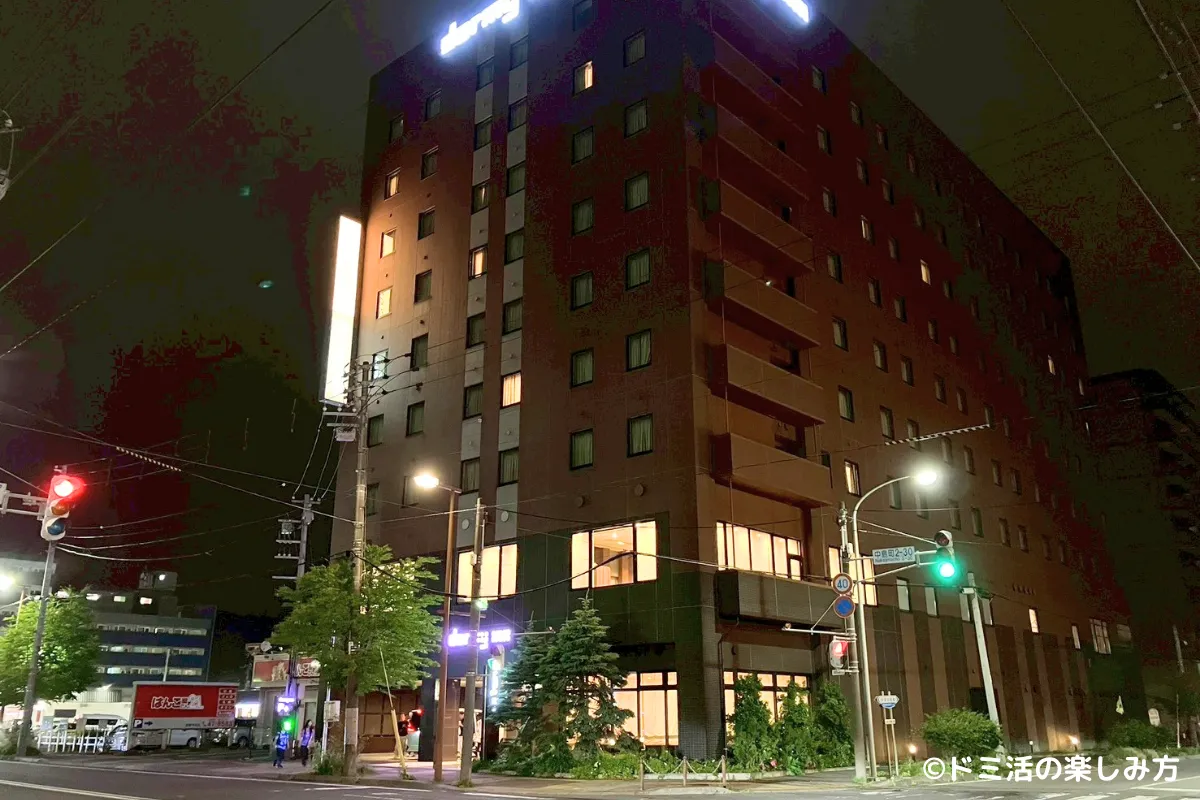 ドーミーイン東室蘭に着いた20時頃の外観の写真