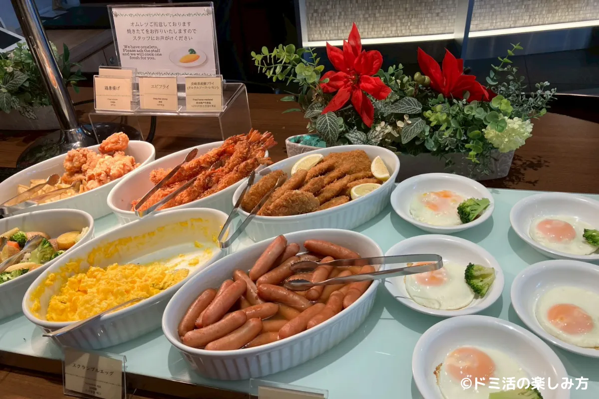 ドーミーインPREMIUM渋谷神宮前の朝食バイキングの揚げ物や焼き物の写真