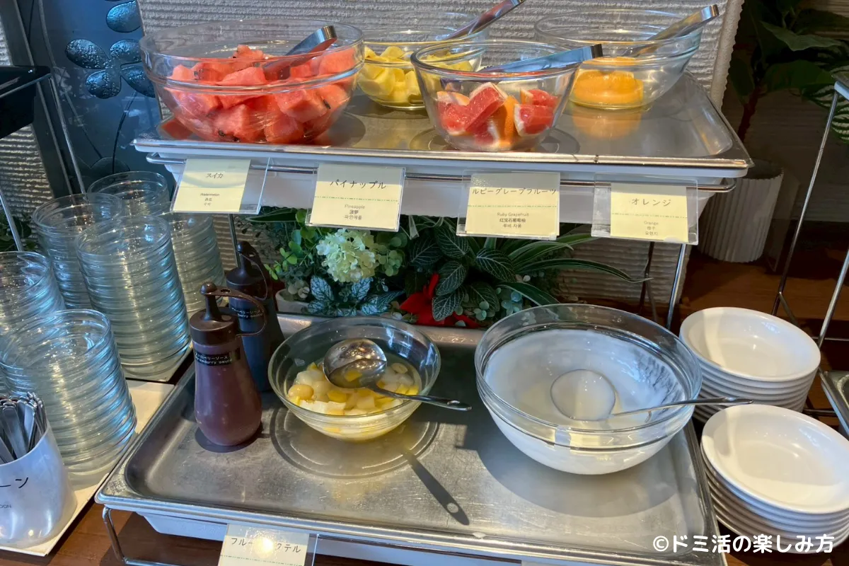 ドーミーインPREMIUM渋谷神宮前の朝食バイキングのフルーツの写真