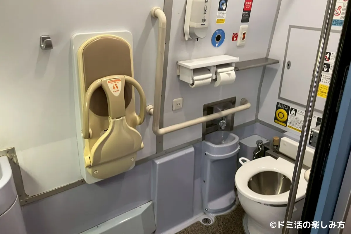 特急すずらんのuシートにある多目的トイレの内部写真
