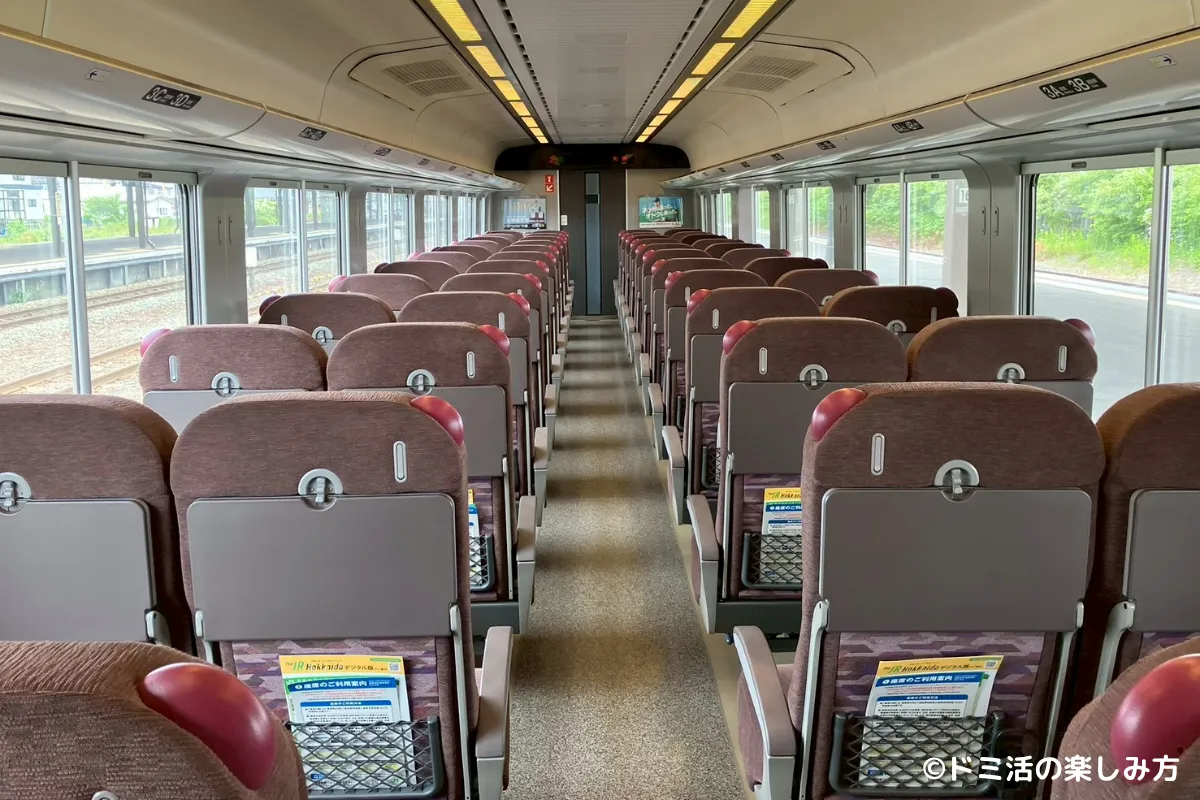 特急すずらんの普通指定席車両の車内の写真